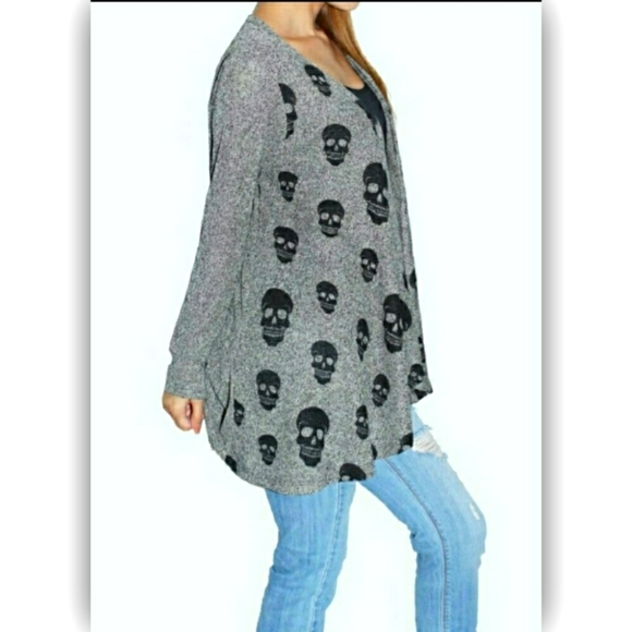💀1 MD LEFT. SKULL GREY CARDIGAN💀 - Picture 2 of 4